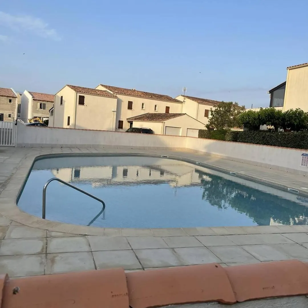Appartement T2 - Place De Parking - Piscine Collective - Climatisation Reversible Saintes-Maries-de-la-Mer Apartamento