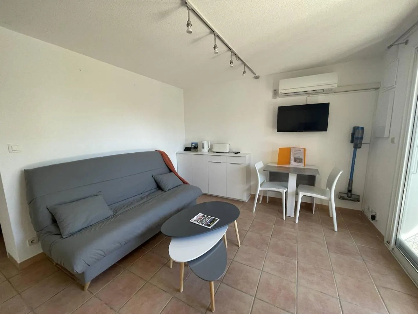 Appartement T2 - Place De Parking - Piscine Collective - Climatisation Reversible location